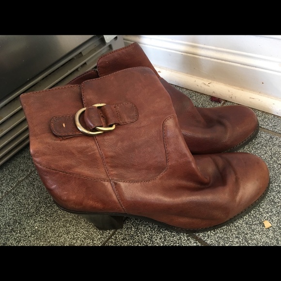 Boots - Picture 3 of 4